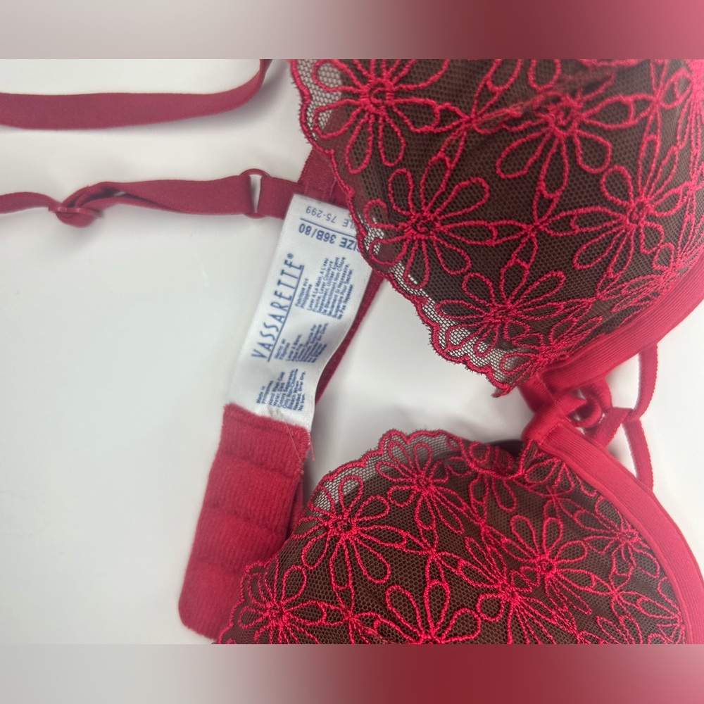 Vassarette Red and Brown Floral Lace Bra - Picture 2 of 4
